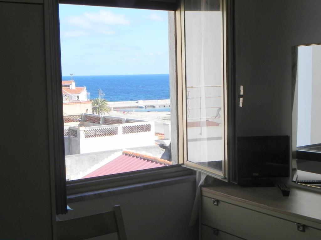Hotel Fjby Calasetta Ruang foto